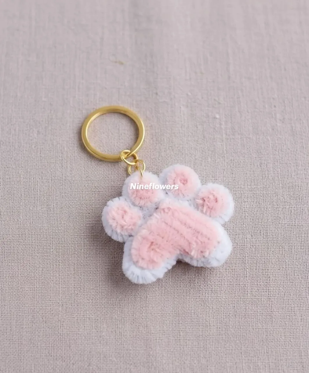 Handmade White Daisy Bouquet on Wood Slice - Pipe Cleaner Decor